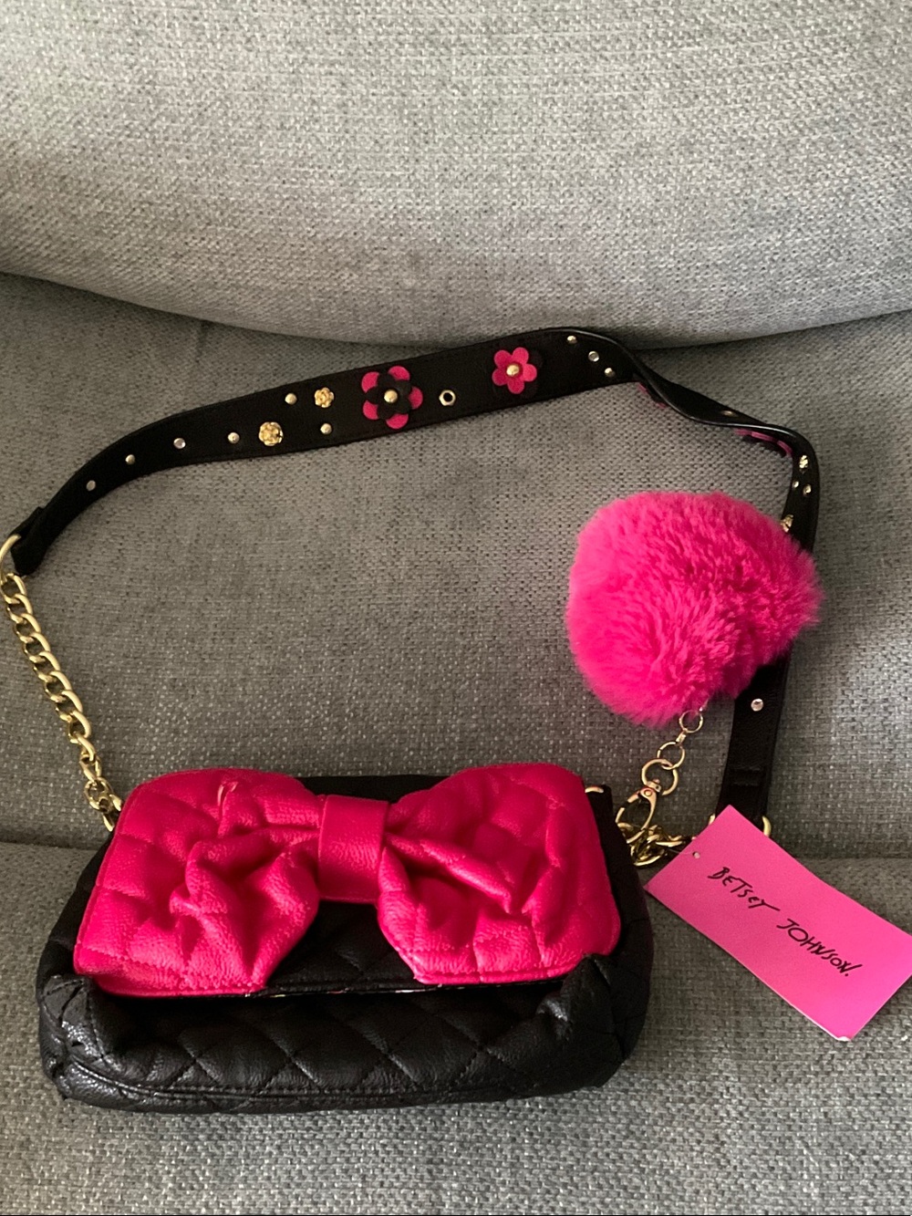 Betsey Johnson black with big pink bow. The pompom is detachable.